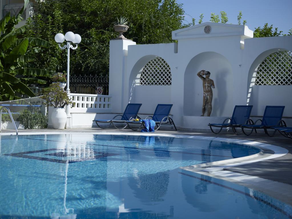 Ninetta'S Studios Poros Town Luaran gambar